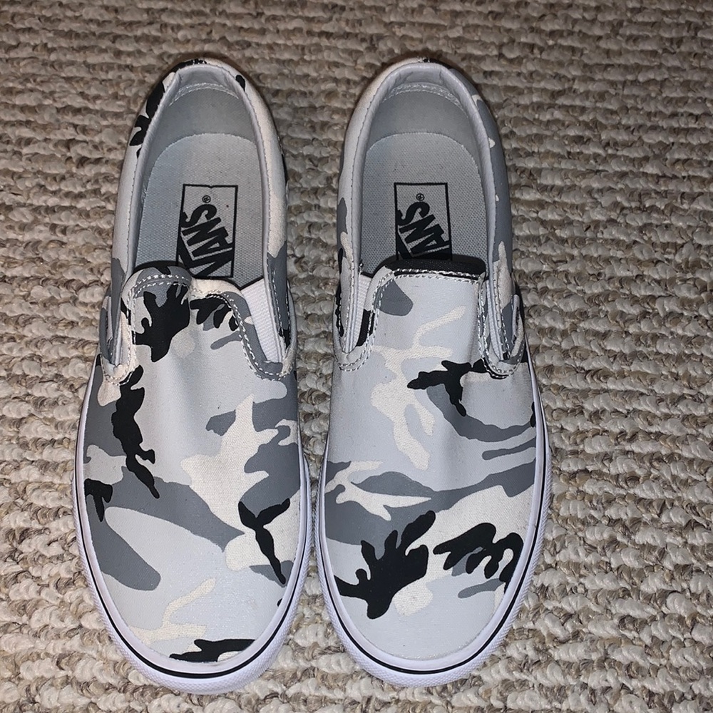 Camouflage vans, NWT